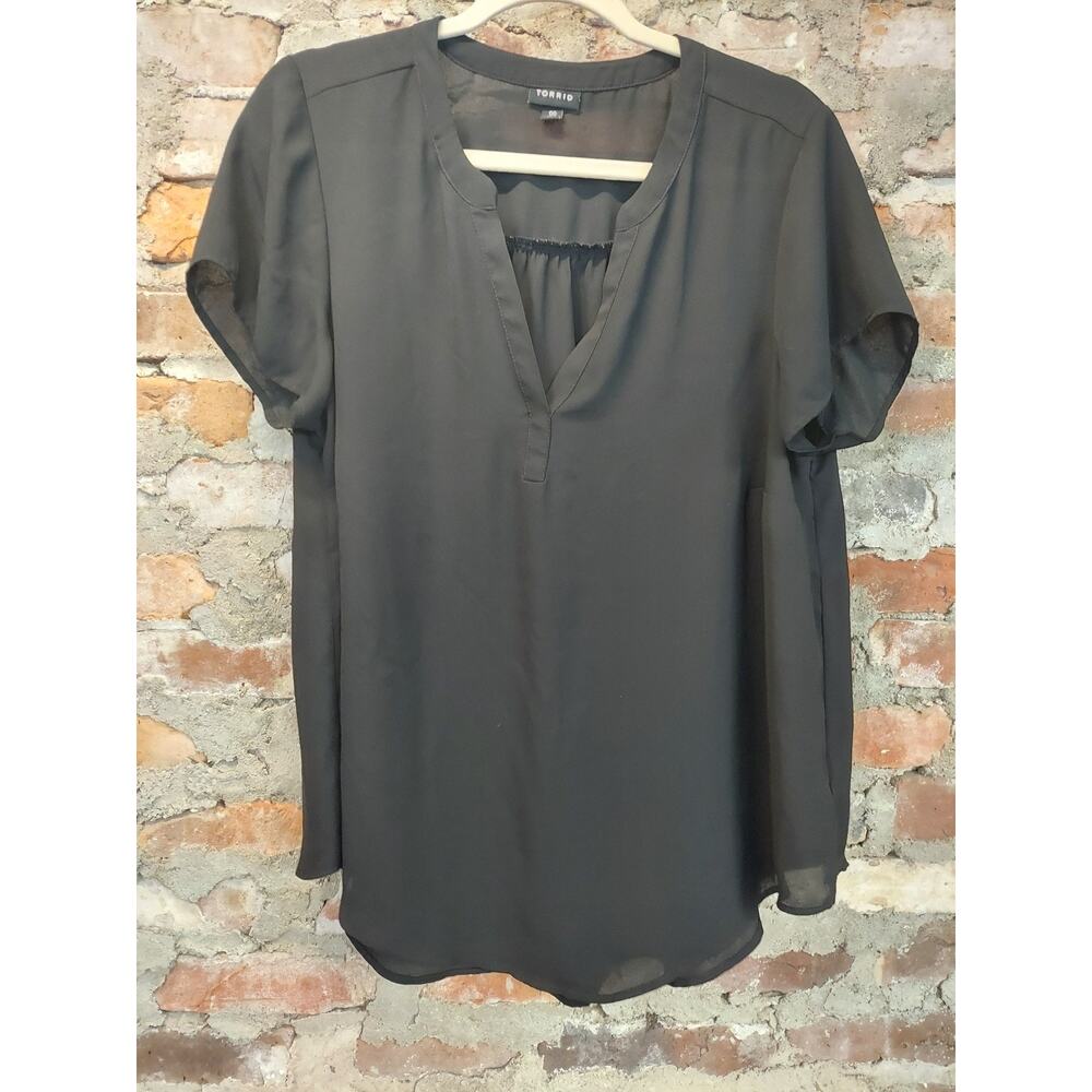 TORRID Womens Blouse Size 00 Black V Neck Short Sleeve Flowy Tunic Top